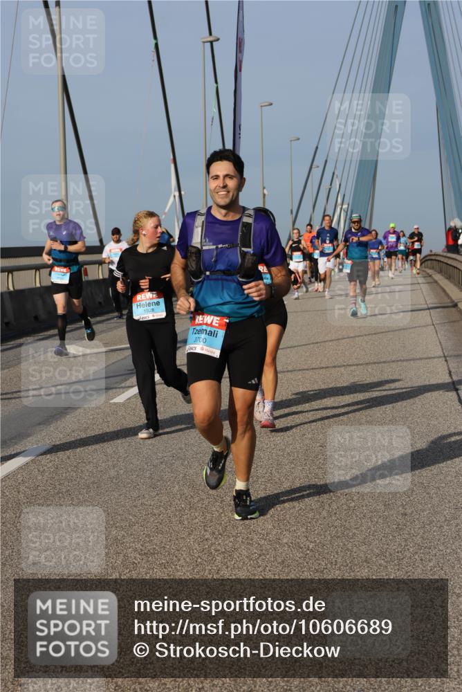 03.10.2026 - Köhlbrandbrückenlauf Strokosch-Dieckow http://msf.ph/oto/10606689 03.10.2026 09:45:03 Position 2 1928, 3700 meine-sportfotos.de