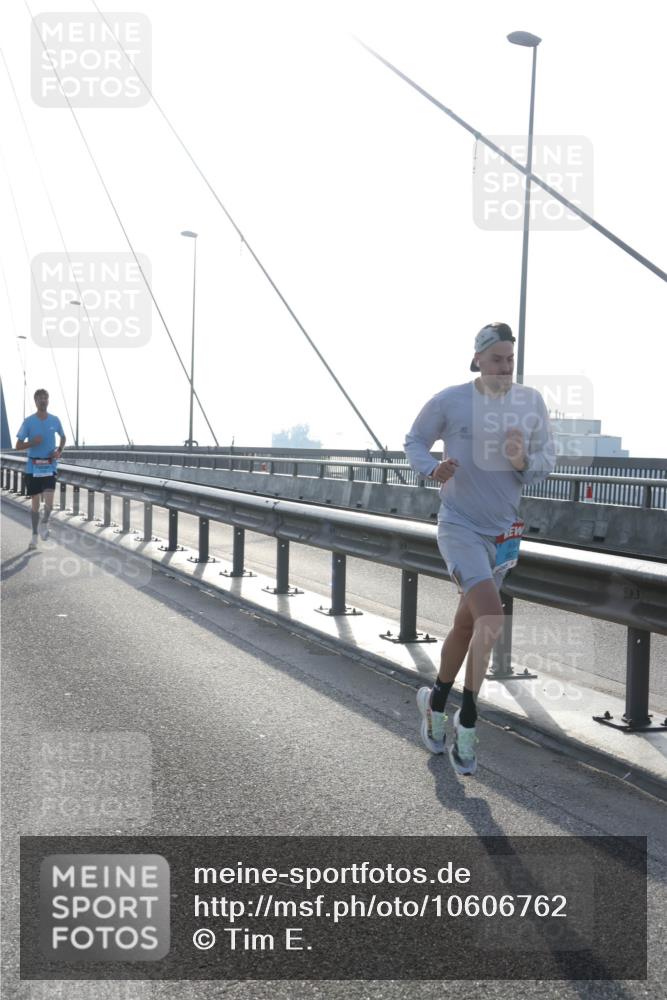 03.10.2026 - Köhlbrandbrückenlauf Tim E. http://msf.ph/oto/10606762 03.10.2026 09:18:36 Position 1  meine-sportfotos.de
