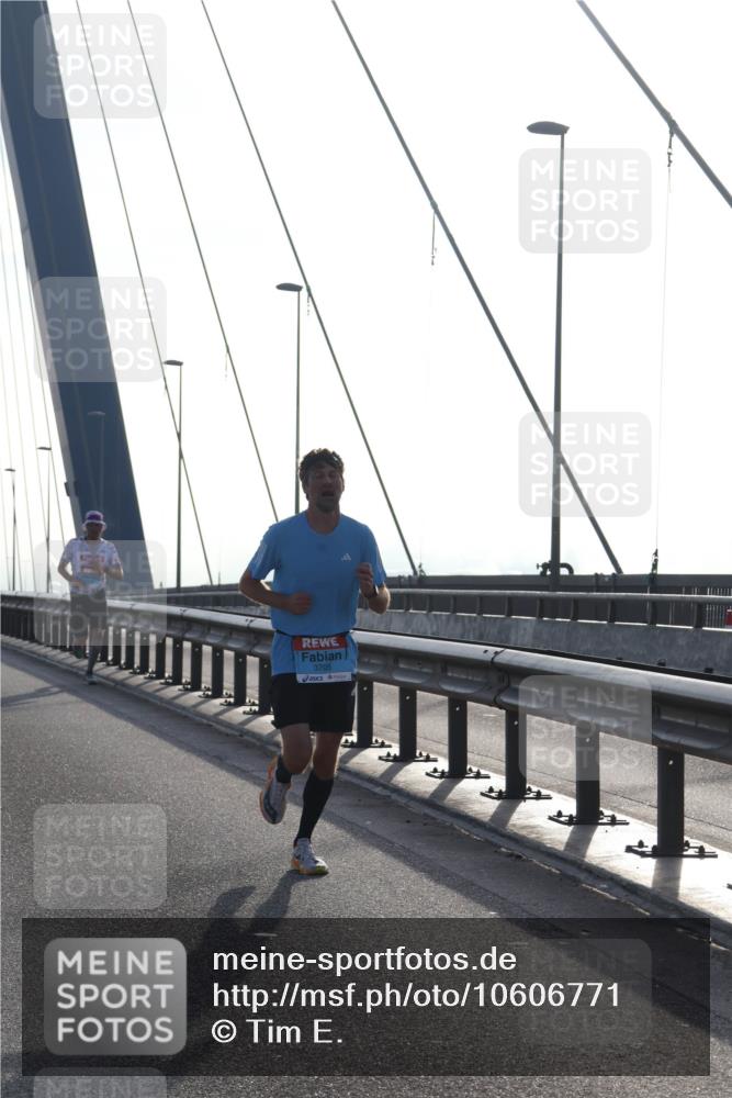 03.10.2026 - Köhlbrandbrückenlauf Tim E. http://msf.ph/oto/10606771 03.10.2026 09:18:37 Position 1 3705 meine-sportfotos.de