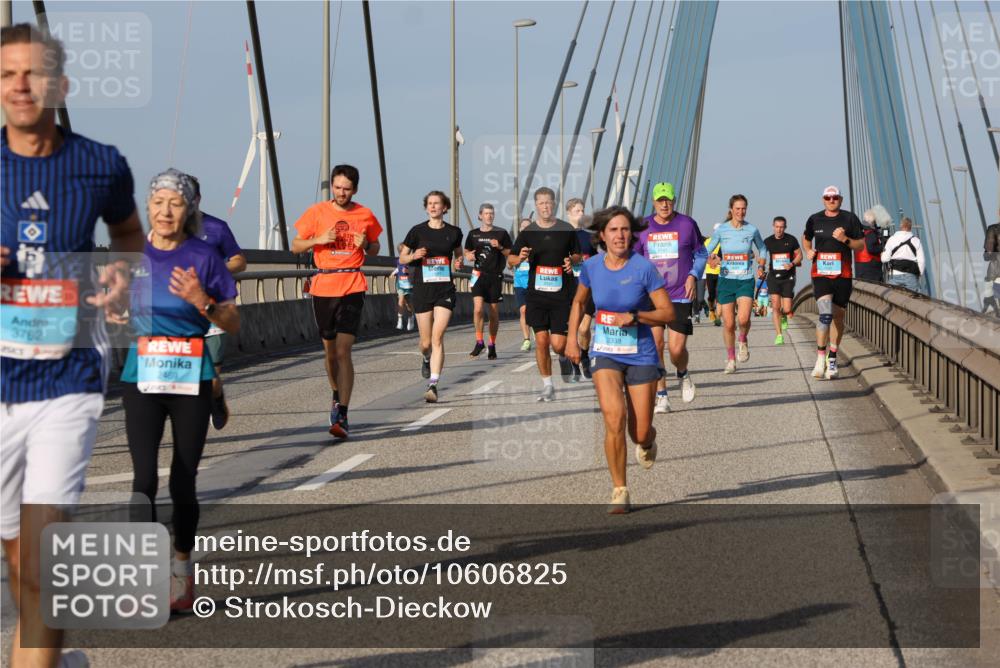 03.10.2026 - Köhlbrandbrückenlauf Strokosch-Dieckow http://msf.ph/oto/10606825 03.10.2026 09:45:12 Position 2 3762, 2469 meine-sportfotos.de