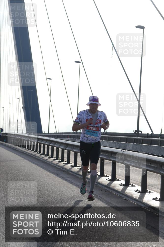 03.10.2026 - Köhlbrandbrückenlauf Tim E. http://msf.ph/oto/10606835 03.10.2026 09:18:42 Position 1 1716 meine-sportfotos.de