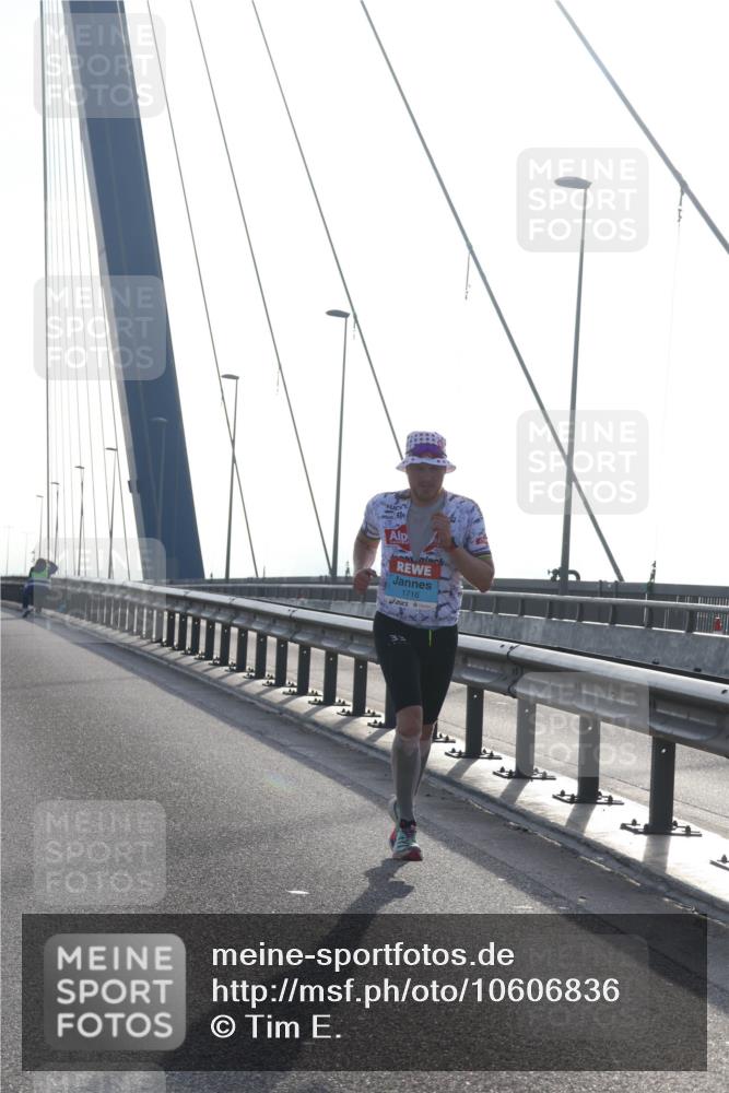 03.10.2026 - Köhlbrandbrückenlauf Tim E. http://msf.ph/oto/10606836 03.10.2026 09:18:43 Position 1 1716 meine-sportfotos.de