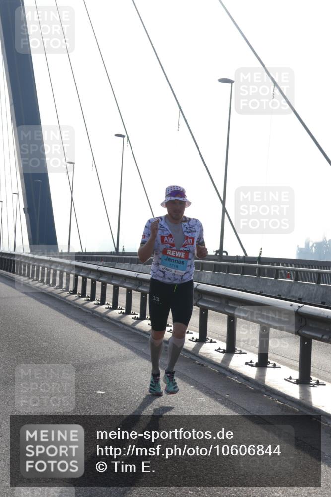 03.10.2026 - Köhlbrandbrückenlauf Tim E. http://msf.ph/oto/10606844 03.10.2026 09:18:43 Position 1 1716, 33 meine-sportfotos.de