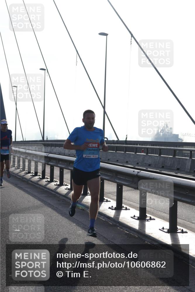 03.10.2026 - Köhlbrandbrückenlauf Tim E. http://msf.ph/oto/10606862 03.10.2026 09:18:55 Position 1 4, 2116 meine-sportfotos.de
