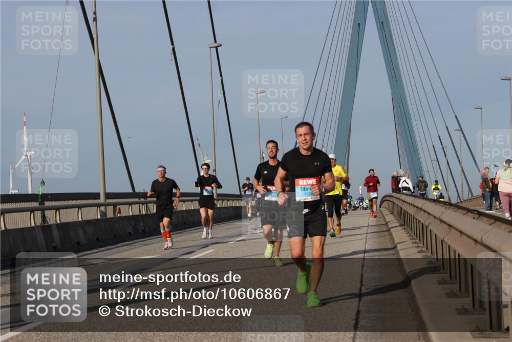 03.10.2026 - Köhlbrandbrückenlauf Strokosch-Dieckow http://msf.ph/oto/10606867 03.10.2026 09:45:23 Position 2 1328 meine-sportfotos.de