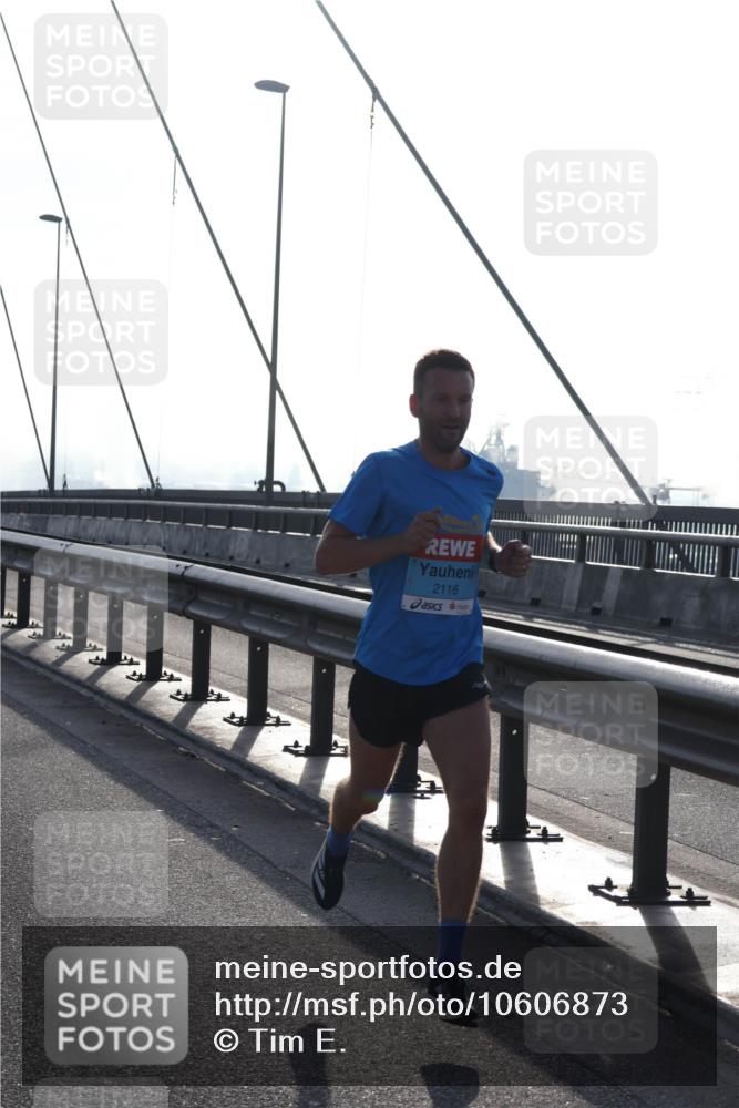 03.10.2026 - Köhlbrandbrückenlauf Tim E. http://msf.ph/oto/10606873 03.10.2026 09:18:56 Position 1 4, 2116 meine-sportfotos.de