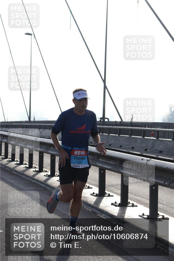 03.10.2026 - Köhlbrandbrückenlauf Tim E. http://msf.ph/oto/10606874 03.10.2026 09:18:57 Position 1 1395 meine-sportfotos.de