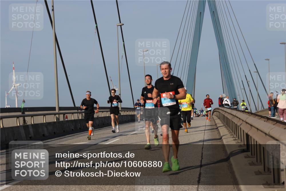 03.10.2026 - Köhlbrandbrückenlauf Strokosch-Dieckow http://msf.ph/oto/10606880 03.10.2026 09:45:23 Position 2 1047, 1328 meine-sportfotos.de