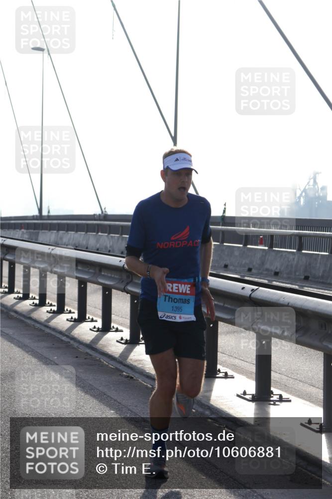 03.10.2026 - Köhlbrandbrückenlauf Tim E. http://msf.ph/oto/10606881 03.10.2026 09:18:57 Position 1 1395 meine-sportfotos.de