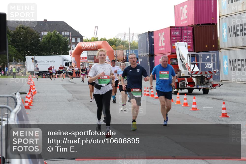 03.10.2026 - Köhlbrandbrückenlauf Tim E. http://msf.ph/oto/10606895 03.10.2026 16:13:49 Ziel 7351, 7709, 7913, 8279, 8431, 8544, 8545, 8933, 9746 meine-sportfotos.de