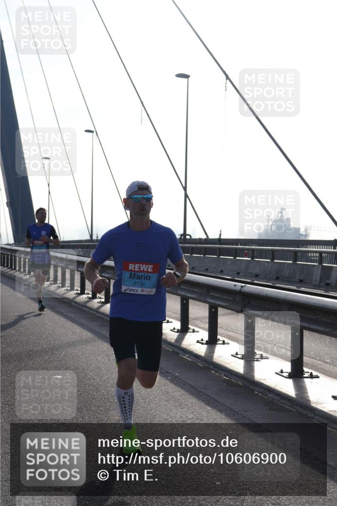 03.10.2026 - Köhlbrandbrückenlauf Tim E. http://msf.ph/oto/10606900 03.10.2026 09:18:59 Position 1 2134 meine-sportfotos.de