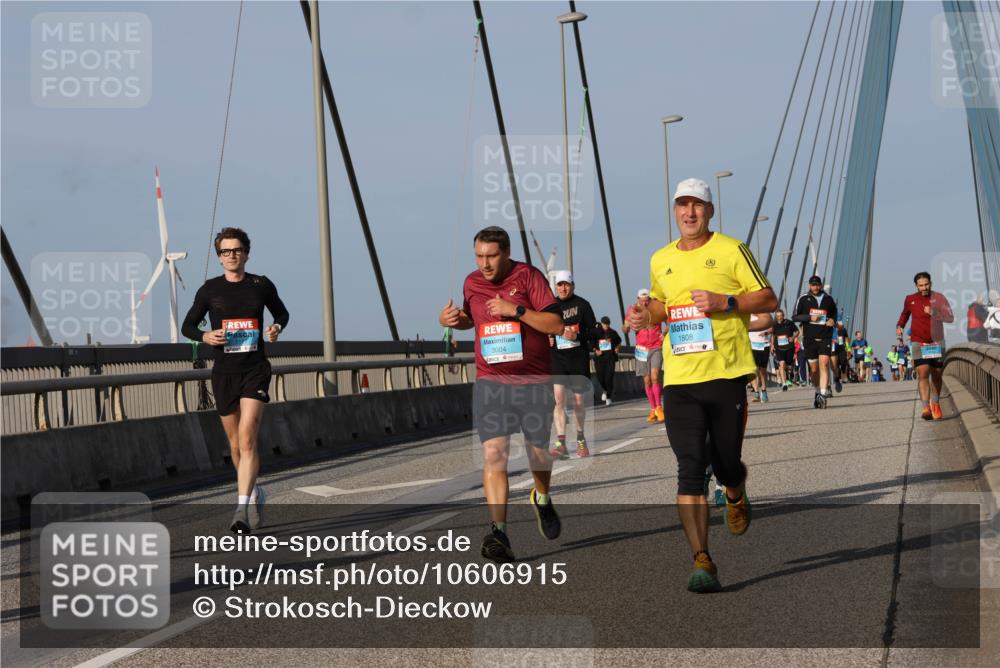 03.10.2026 - Köhlbrandbrückenlauf Strokosch-Dieckow http://msf.ph/oto/10606915 03.10.2026 09:45:27 Position 2 3004, 1808 meine-sportfotos.de