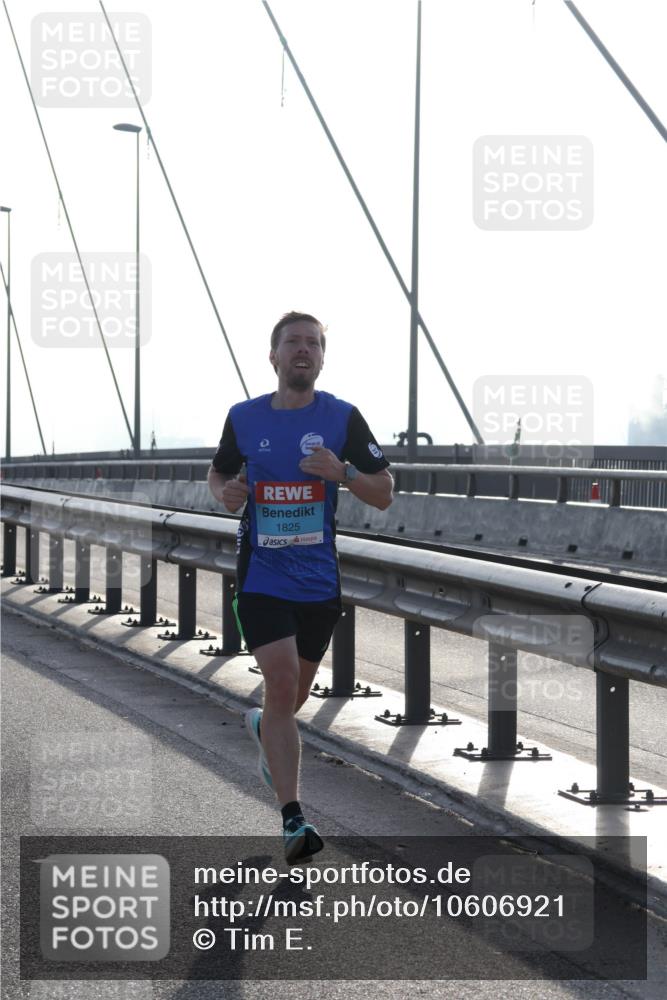 03.10.2026 - Köhlbrandbrückenlauf Tim E. http://msf.ph/oto/10606921 03.10.2026 09:19:01 Position 1 1825 meine-sportfotos.de