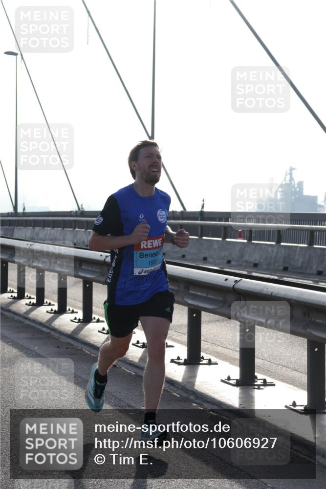 03.10.2026 - Köhlbrandbrückenlauf Tim E. http://msf.ph/oto/10606927 03.10.2026 09:19:01 Position 1 1825 meine-sportfotos.de
