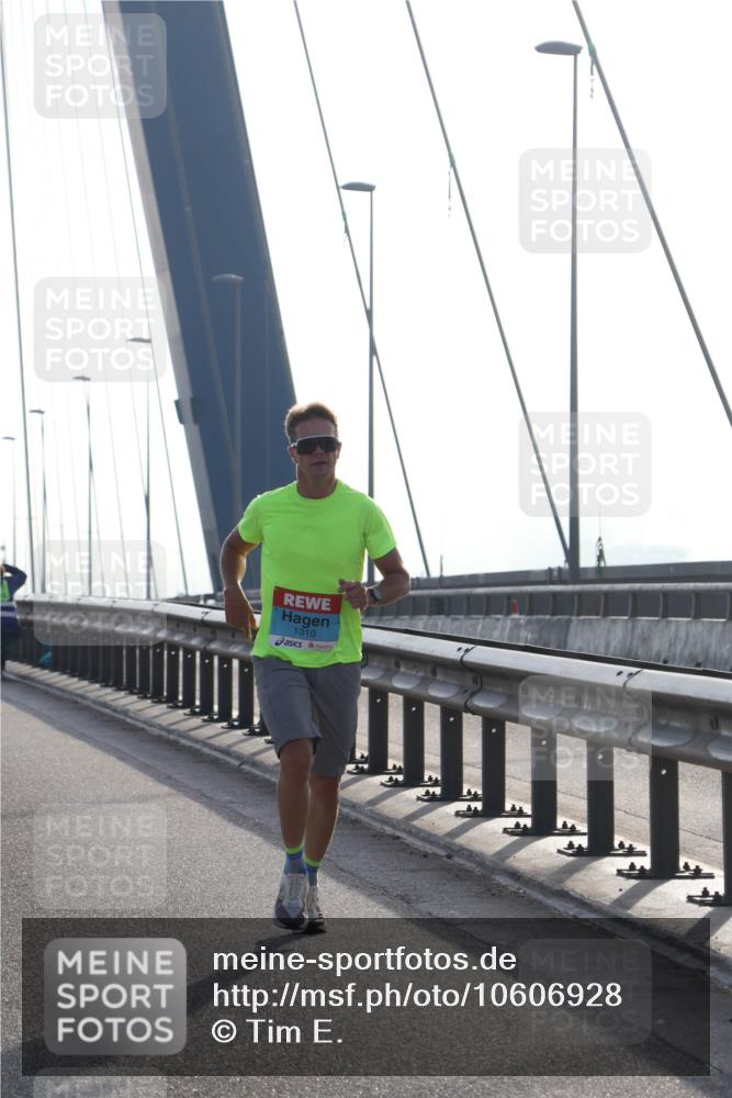 03.10.2026 - Köhlbrandbrückenlauf Tim E. http://msf.ph/oto/10606928 03.10.2026 09:19:03 Position 1 1310 meine-sportfotos.de