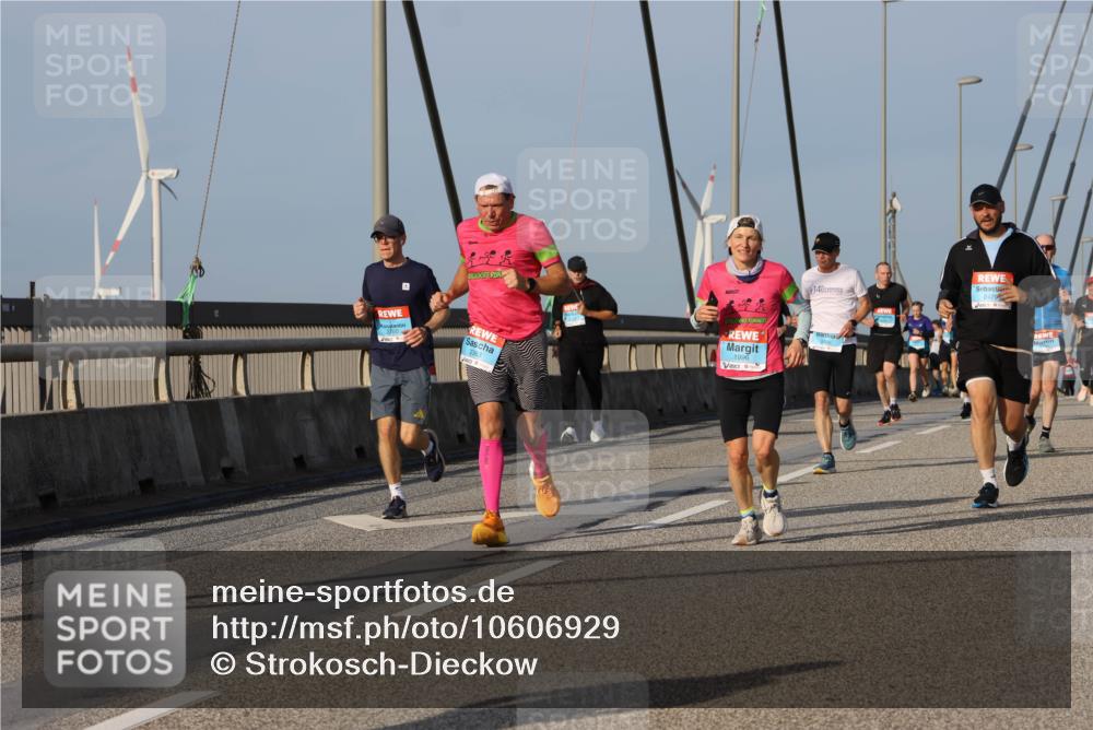 03.10.2026 - Köhlbrandbrückenlauf Strokosch-Dieckow http://msf.ph/oto/10606929 03.10.2026 09:45:33 Position 2 14, 3760, 2363, 1996, 2479 meine-sportfotos.de