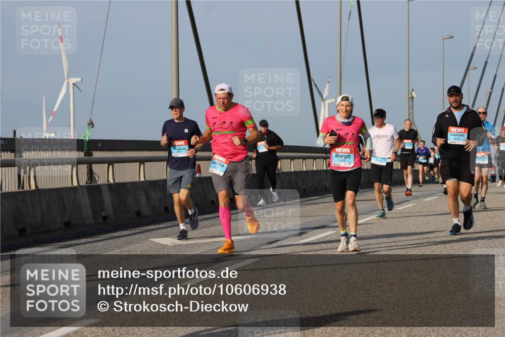 03.10.2026 - Köhlbrandbrückenlauf Strokosch-Dieckow http://msf.ph/oto/10606938 03.10.2026 09:45:33 Position 2 1996, 14, 2479 meine-sportfotos.de