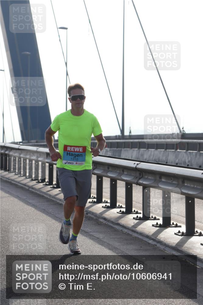 03.10.2026 - Köhlbrandbrückenlauf Tim E. http://msf.ph/oto/10606941 03.10.2026 09:19:04 Position 1 1310 meine-sportfotos.de