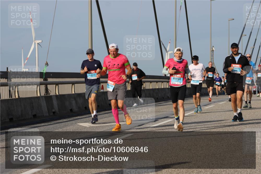 03.10.2026 - Köhlbrandbrückenlauf Strokosch-Dieckow http://msf.ph/oto/10606946 03.10.2026 09:45:33 Position 2 37602, 63, 1996, 14, 2479 meine-sportfotos.de