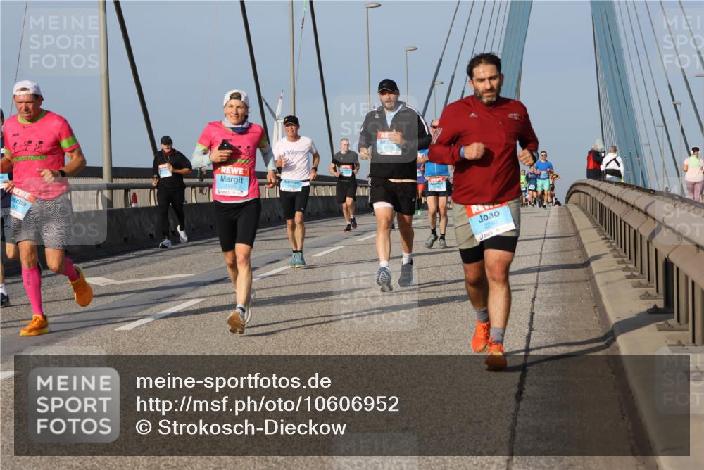 03.10.2026 - Köhlbrandbrückenlauf Strokosch-Dieckow http://msf.ph/oto/10606952 03.10.2026 09:45:34 Position 2 1963, 14, 2479, 1996, 2240 meine-sportfotos.de