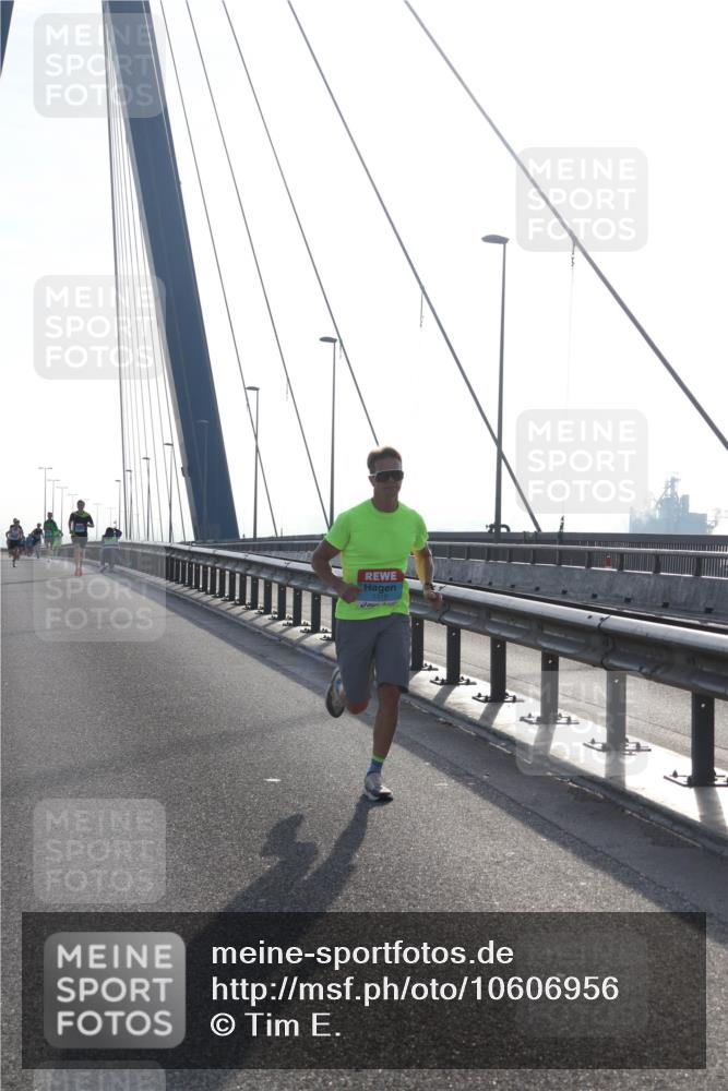 03.10.2026 - Köhlbrandbrückenlauf Tim E. http://msf.ph/oto/10606956 03.10.2026 09:19:05 Position 1 1310 meine-sportfotos.de