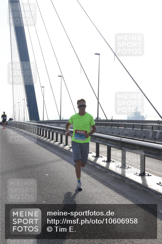 03.10.2026 - Köhlbrandbrückenlauf Tim E. http://msf.ph/oto/10606958 03.10.2026 09:19:06 Position 1 1310 meine-sportfotos.de