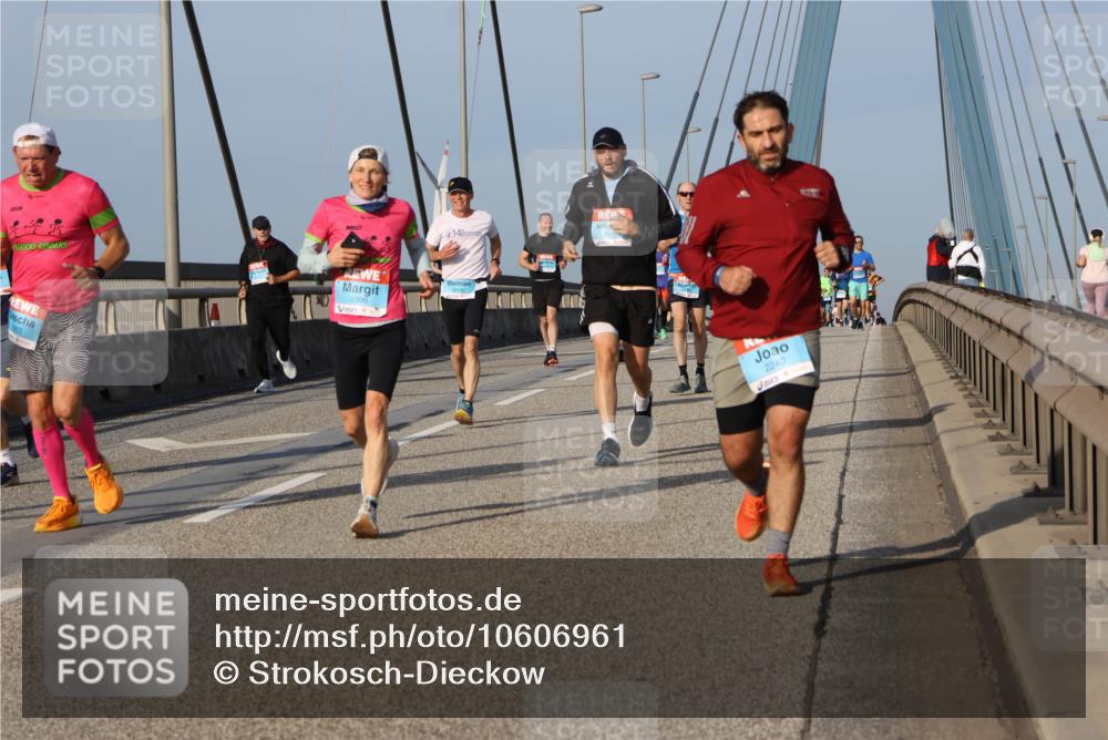 03.10.2026 - Köhlbrandbrückenlauf Strokosch-Dieckow http://msf.ph/oto/10606961 03.10.2026 09:45:34 Position 2 14, 1996, 2240 meine-sportfotos.de