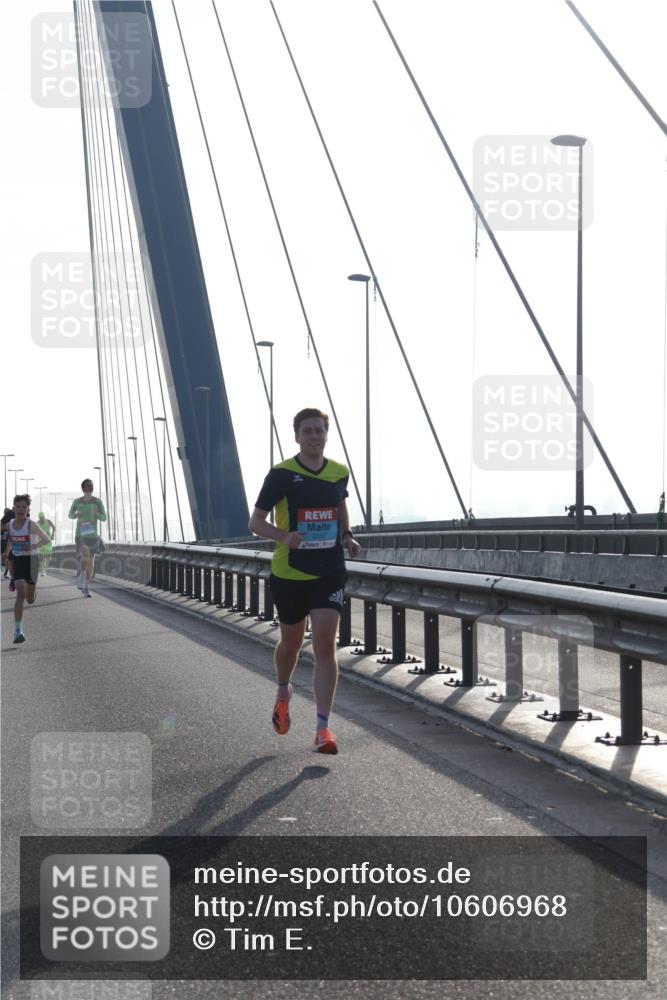 03.10.2026 - Köhlbrandbrückenlauf Tim E. http://msf.ph/oto/10606968 03.10.2026 09:19:15 Position 1 2117 meine-sportfotos.de