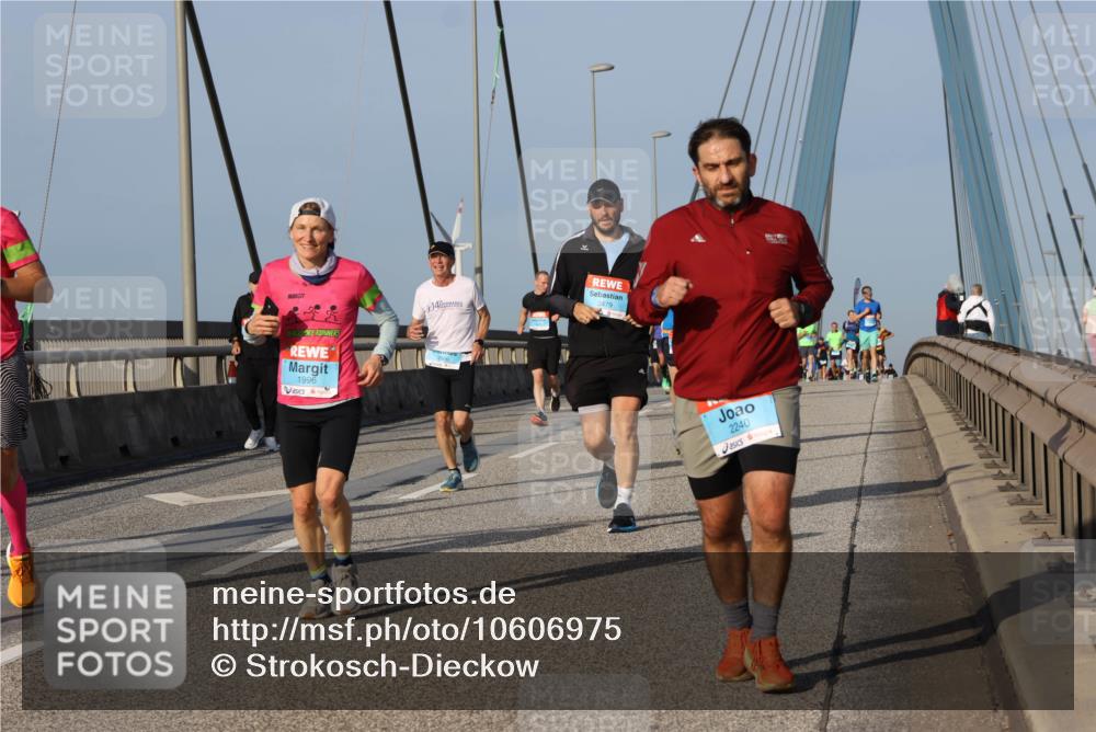 03.10.2026 - Köhlbrandbrückenlauf Strokosch-Dieckow http://msf.ph/oto/10606975 03.10.2026 09:45:35 Position 2 1996, 4, 2240 meine-sportfotos.de