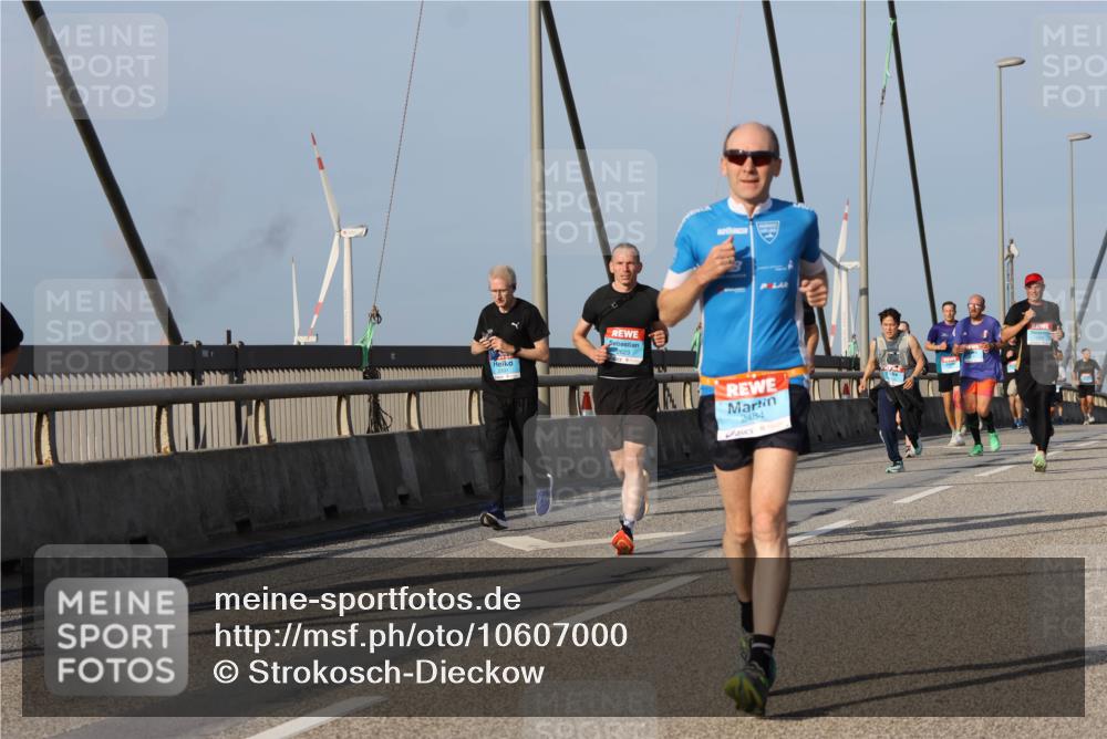 03.10.2026 - Köhlbrandbrückenlauf Strokosch-Dieckow http://msf.ph/oto/10607000 03.10.2026 09:45:40 Position 2 2623, 2484 meine-sportfotos.de
