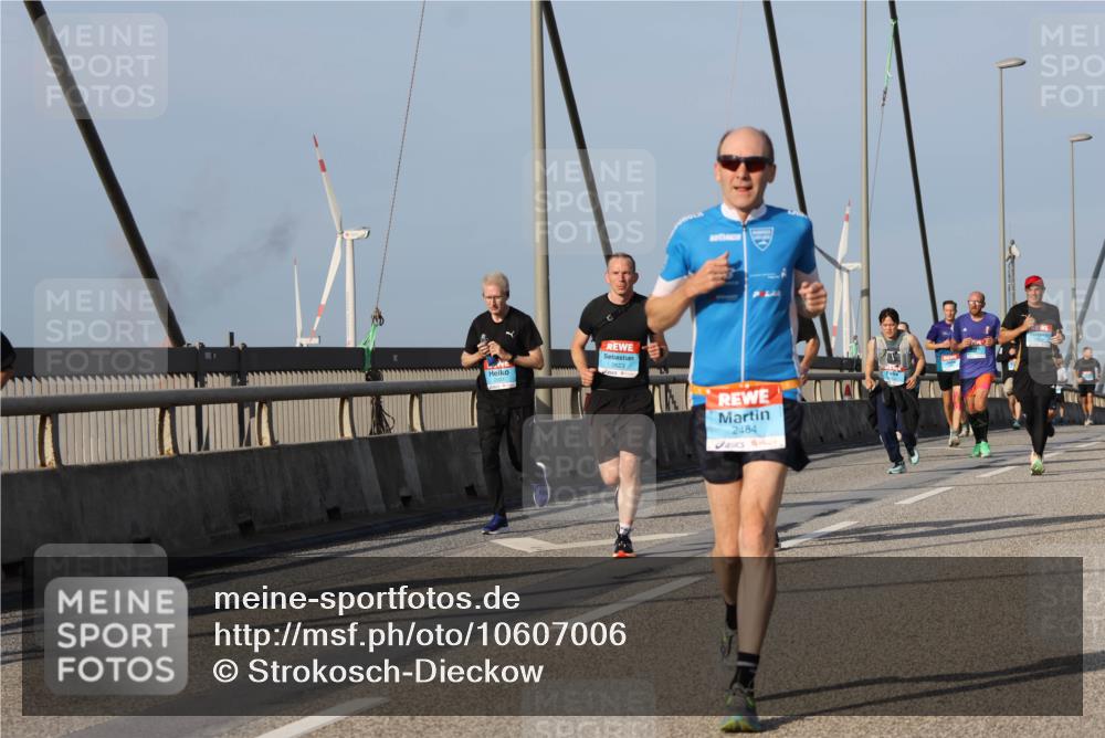 03.10.2026 - Köhlbrandbrückenlauf Strokosch-Dieckow http://msf.ph/oto/10607006 03.10.2026 09:45:40 Position 2 2623, 2484 meine-sportfotos.de