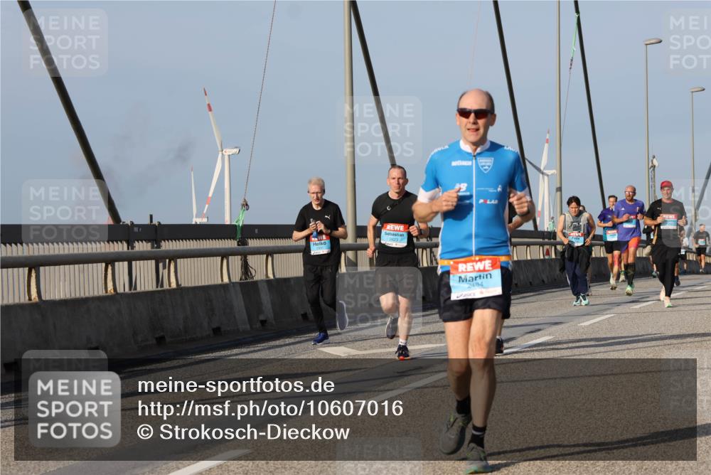 03.10.2026 - Köhlbrandbrückenlauf Strokosch-Dieckow http://msf.ph/oto/10607016 03.10.2026 09:45:40 Position 2 2623, 2484 meine-sportfotos.de