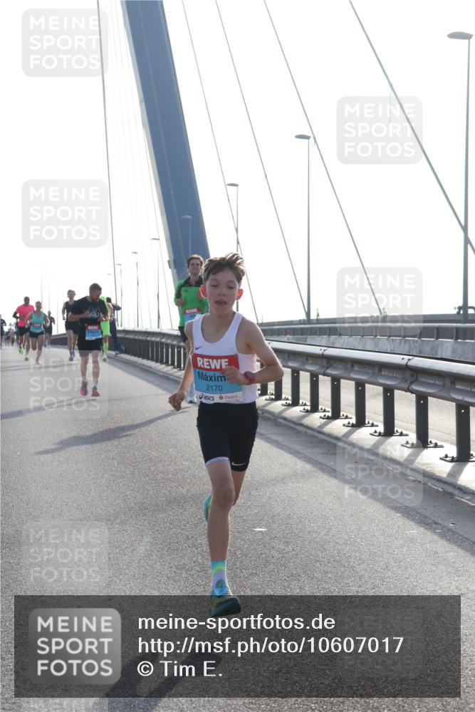 03.10.2026 - Köhlbrandbrückenlauf Tim E. http://msf.ph/oto/10607017 03.10.2026 09:19:19 Position 1 2170 meine-sportfotos.de