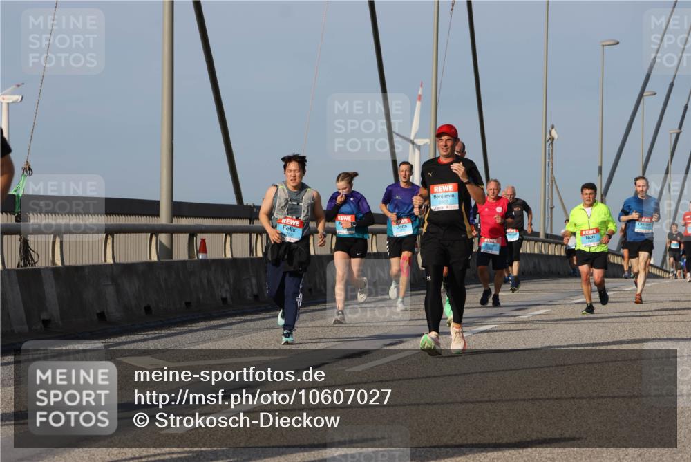 03.10.2026 - Köhlbrandbrückenlauf Strokosch-Dieckow http://msf.ph/oto/10607027 03.10.2026 09:45:43 Position 2 2409 meine-sportfotos.de