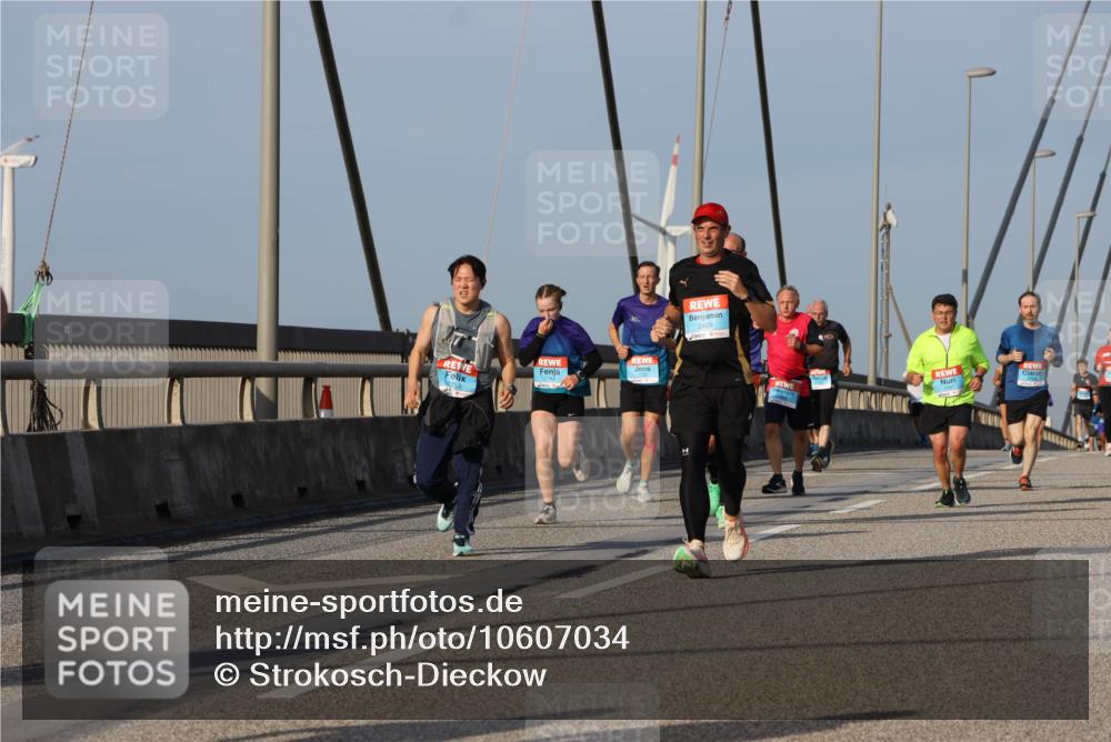 03.10.2026 - Köhlbrandbrückenlauf Strokosch-Dieckow http://msf.ph/oto/10607034 03.10.2026 09:45:43 Position 2 2253, 2409 meine-sportfotos.de