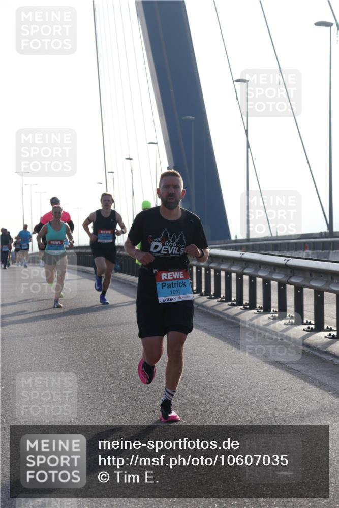 03.10.2026 - Köhlbrandbrückenlauf Tim E. http://msf.ph/oto/10607035 03.10.2026 09:19:23 Position 1 6, 66, 1091 meine-sportfotos.de