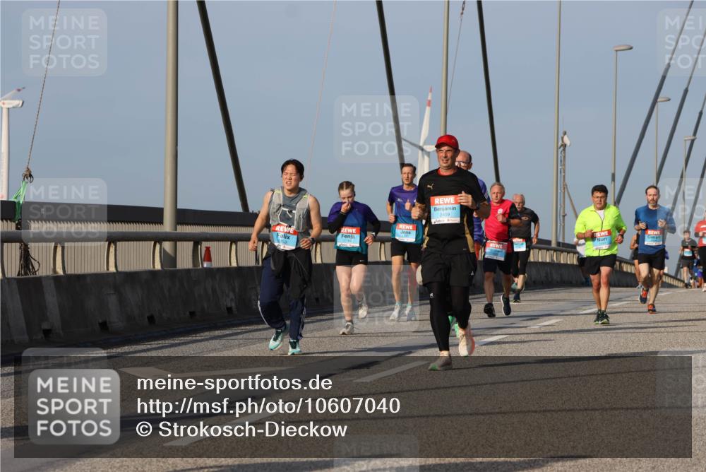 03.10.2026 - Köhlbrandbrückenlauf Strokosch-Dieckow http://msf.ph/oto/10607040 03.10.2026 09:45:43 Position 2 2409, 2253 meine-sportfotos.de