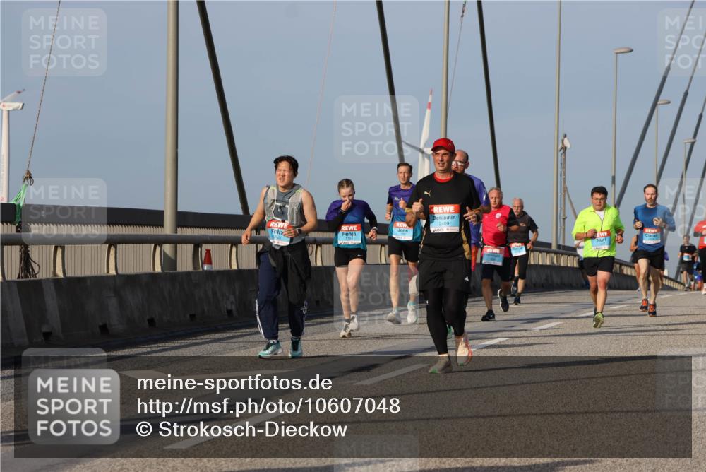03.10.2026 - Köhlbrandbrückenlauf Strokosch-Dieckow http://msf.ph/oto/10607048 03.10.2026 09:45:43 Position 2 2409 meine-sportfotos.de