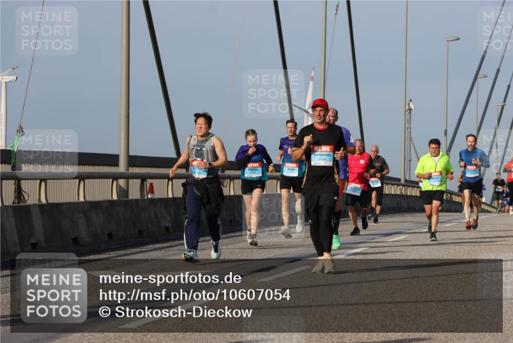 03.10.2026 - Köhlbrandbrückenlauf Strokosch-Dieckow http://msf.ph/oto/10607054 03.10.2026 09:45:43 Position 2 1184, 2409 meine-sportfotos.de
