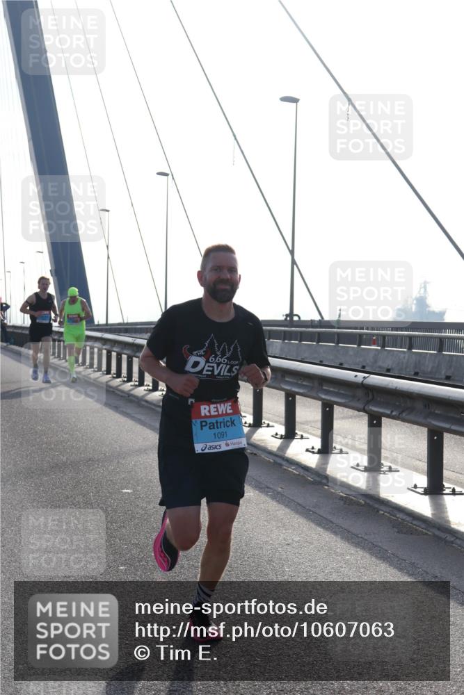 03.10.2026 - Köhlbrandbrückenlauf Tim E. http://msf.ph/oto/10607063 03.10.2026 09:19:25 Position 1 6, 66, 1091 meine-sportfotos.de