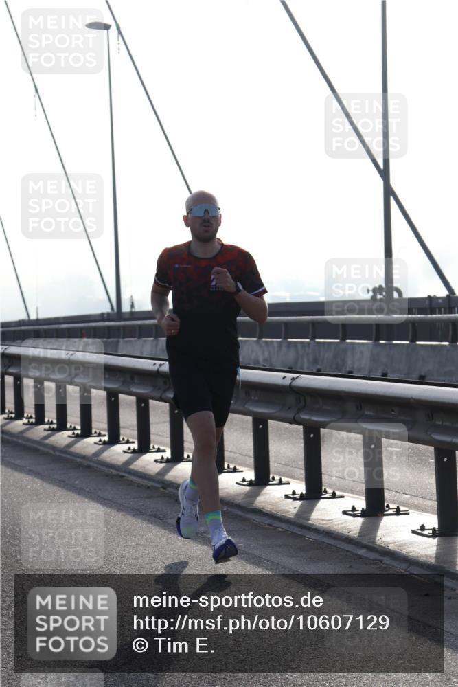03.10.2026 - Köhlbrandbrückenlauf Tim E. http://msf.ph/oto/10607129 03.10.2026 09:19:38 Position 1  meine-sportfotos.de