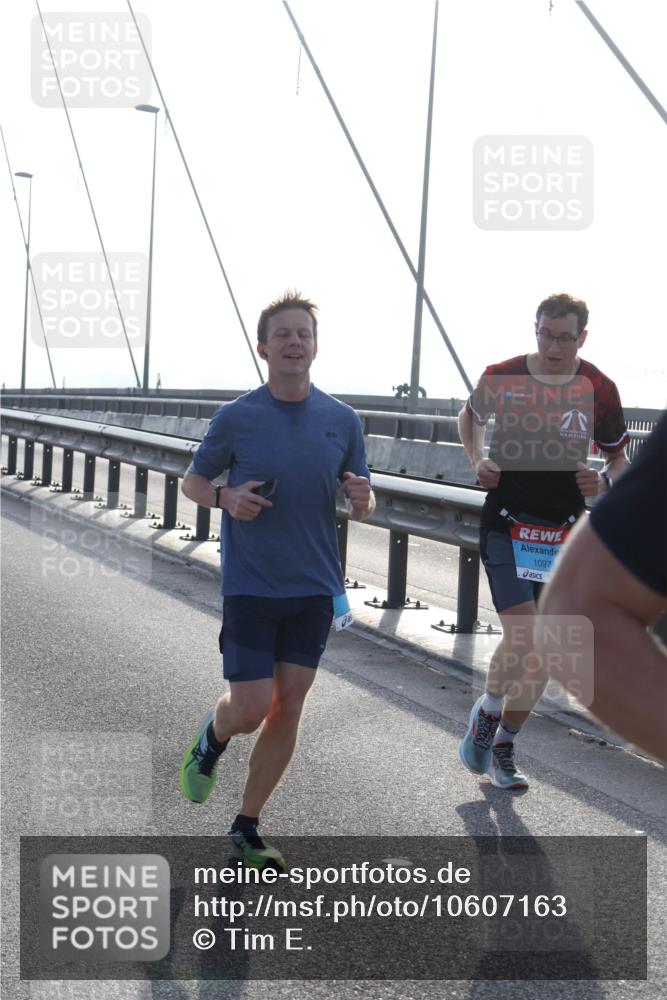 03.10.2026 - Köhlbrandbrückenlauf Tim E. http://msf.ph/oto/10607163 03.10.2026 09:19:43 Position 1 1097 meine-sportfotos.de