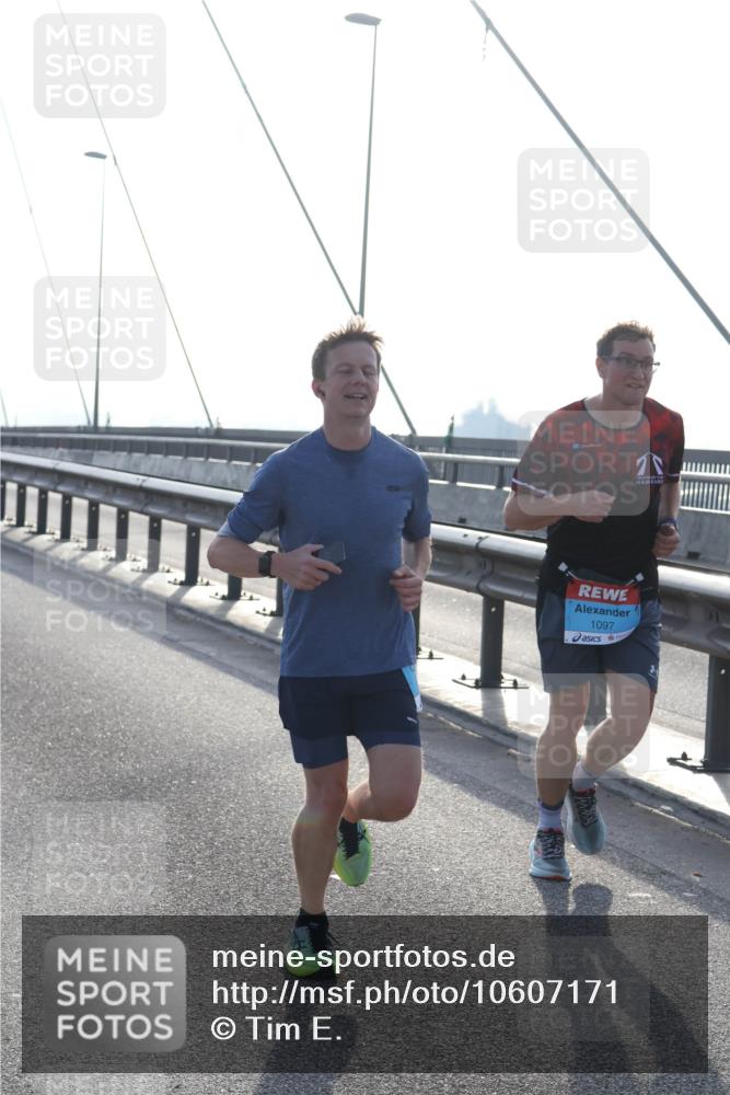 03.10.2026 - Köhlbrandbrückenlauf Tim E. http://msf.ph/oto/10607171 03.10.2026 09:19:44 Position 1 1097 meine-sportfotos.de