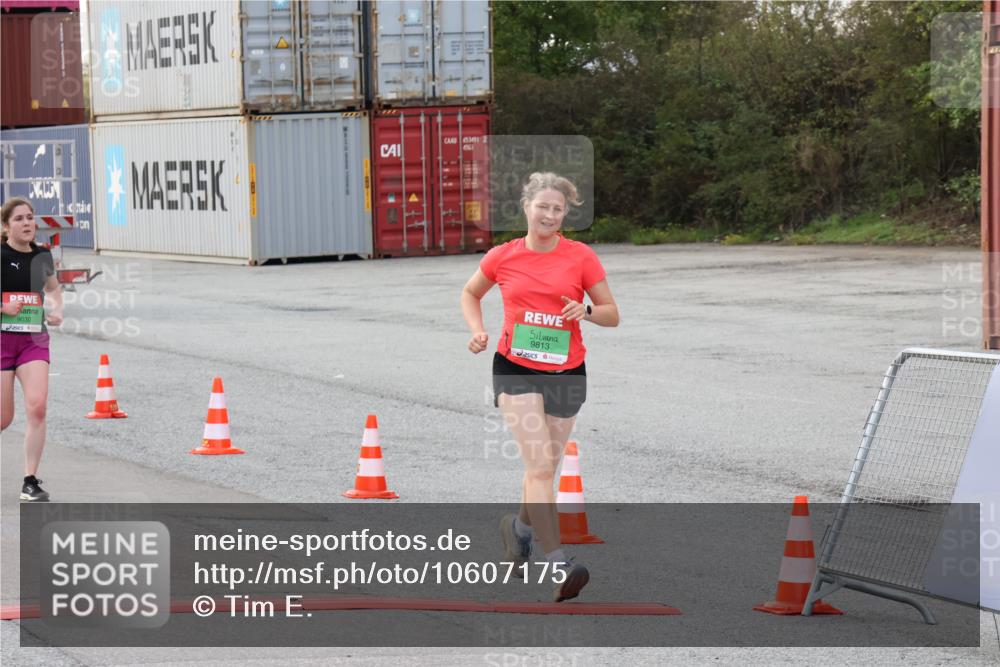 03.10.2026 - Köhlbrandbrückenlauf Tim E. http://msf.ph/oto/10607175 03.10.2026 16:14:12 Ziel 7055, 7256, 7257, 7597, 8180, 8206, 8664, 8967, 9030, 9813 meine-sportfotos.de