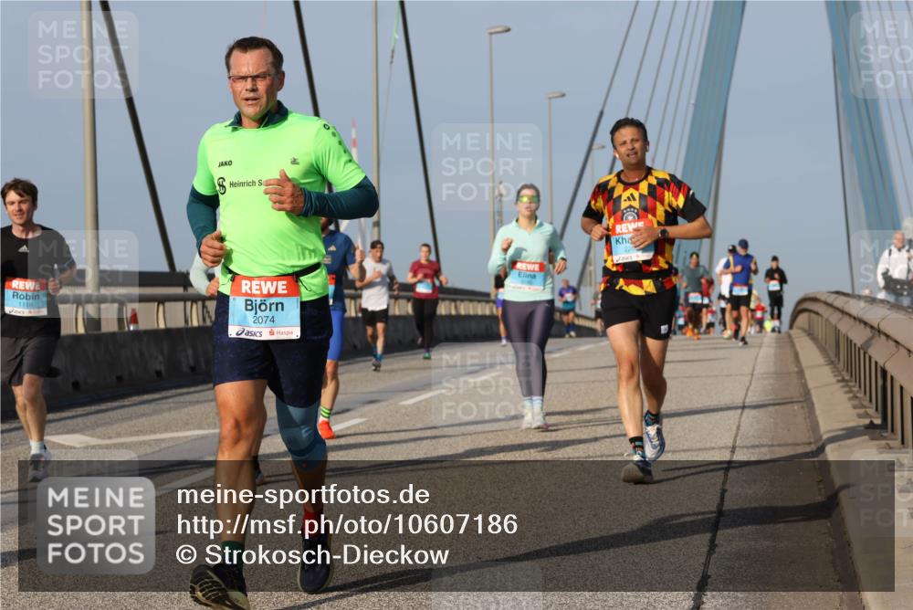 03.10.2026 - Köhlbrandbrückenlauf Strokosch-Dieckow http://msf.ph/oto/10607186 03.10.2026 09:46:03 Position 2 1118, 2074 meine-sportfotos.de