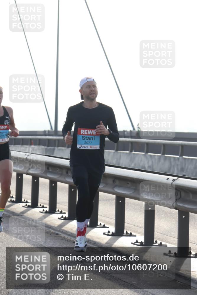 03.10.2026 - Köhlbrandbrückenlauf Tim E. http://msf.ph/oto/10607200 03.10.2026 09:19:49 Position 1 07, 2077 meine-sportfotos.de