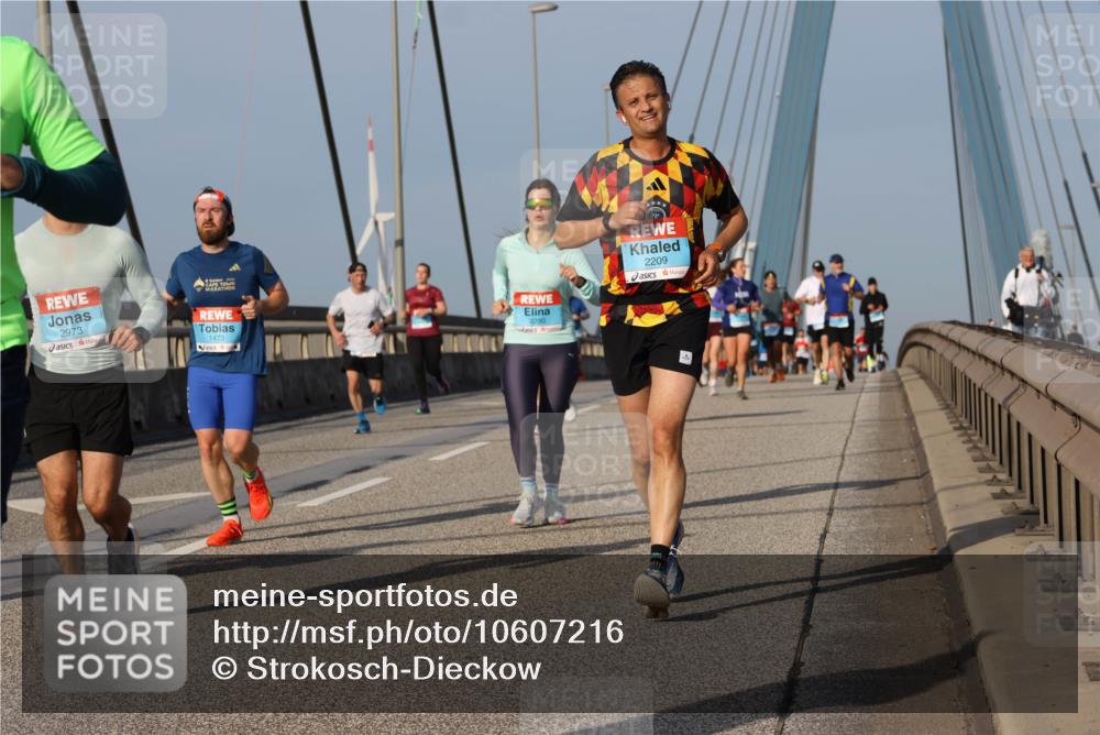 03.10.2026 - Köhlbrandbrückenlauf Strokosch-Dieckow http://msf.ph/oto/10607216 03.10.2026 09:46:04 Position 2 2973, 1473, 2290, 2209 meine-sportfotos.de