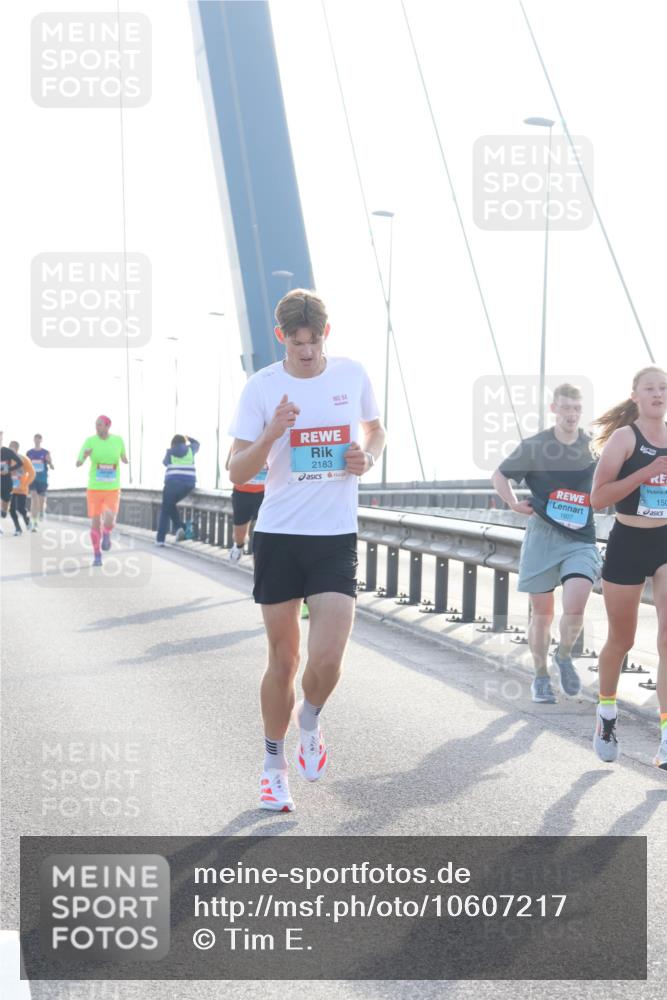 03.10.2026 - Köhlbrandbrückenlauf Tim E. http://msf.ph/oto/10607217 03.10.2026 09:19:50 Position 1 94, 2183, 150, 1607 meine-sportfotos.de