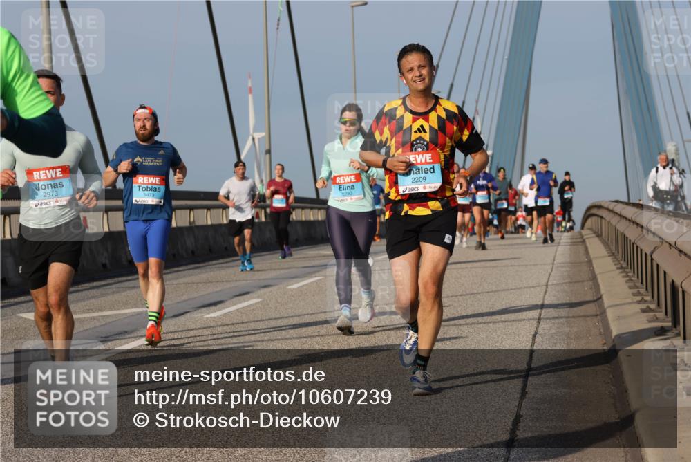03.10.2026 - Köhlbrandbrückenlauf Strokosch-Dieckow http://msf.ph/oto/10607239 03.10.2026 09:46:04 Position 2 2973, 1473, 2290, 2209 meine-sportfotos.de