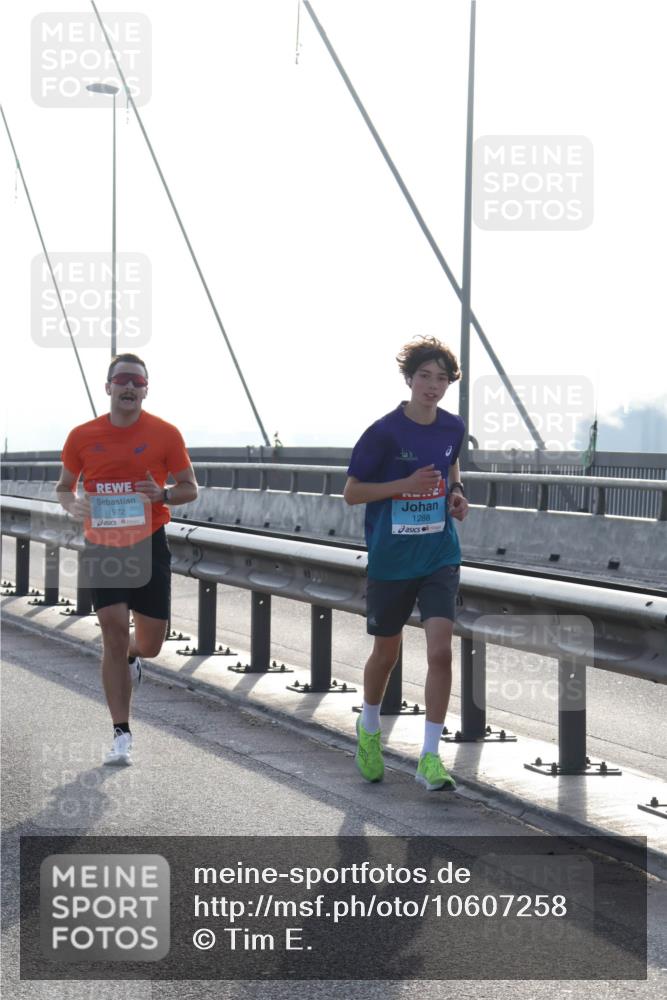 03.10.2026 - Köhlbrandbrückenlauf Tim E. http://msf.ph/oto/10607258 03.10.2026 09:19:55 Position 1 1972, 1288 meine-sportfotos.de